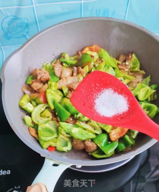 家常辣椒炒肉的做法步调：11