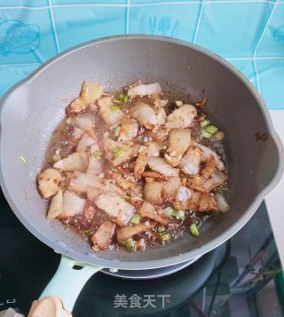 家常辣椒炒肉的做法步调：9