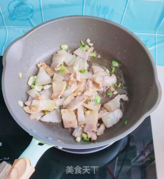 家常辣椒炒肉的做法步调：6