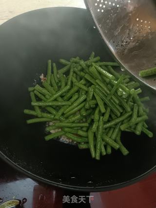 炒豆角的做法步调：7