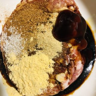 韭菜猪肉火饺的做法步调：2