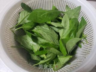 明月草炒鸡蛋的做法步调：1