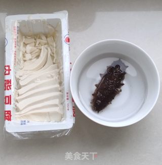 油淋海参豆腐的做法步调：1