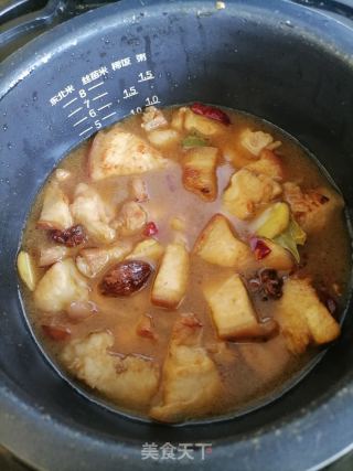 五花肉烧腐竹的做法步调：9