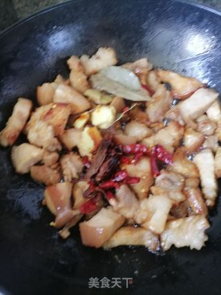 五花肉烧腐竹的做法步调：6