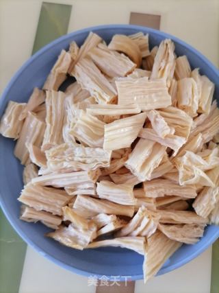 五花肉烧腐竹的做法步调：10