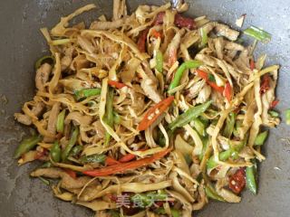 糯米笋炒肉丝的做法步调：16