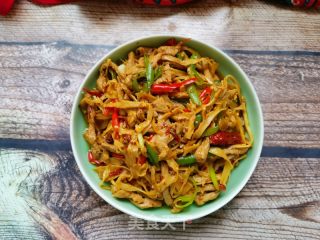 糯米笋炒肉丝的做法步调：17