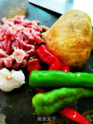 天瓜炒肉片的做法步调：1