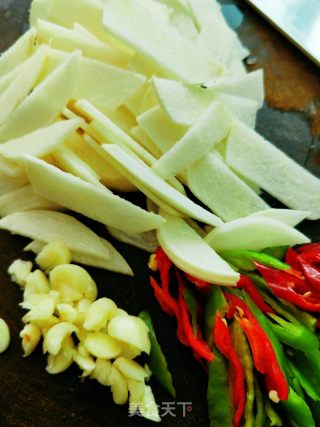 天瓜炒肉片的做法步调：2
