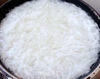 单色萝卜丝丸的做法步调：3