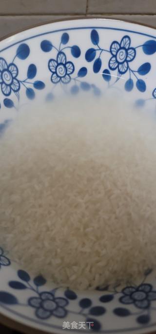 鸽子腊肉煲仔饭的做法步调：2