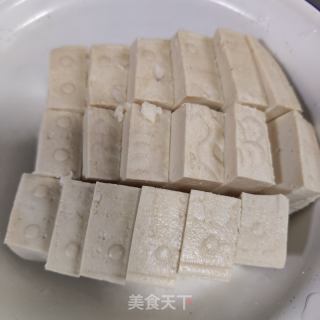 鲈鱼炖豆腐的做法步调：2
