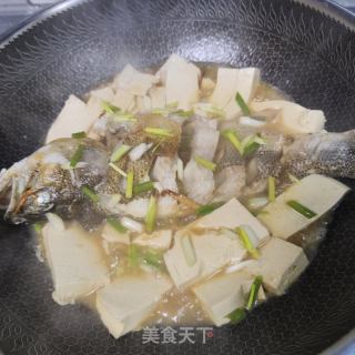 鲈鱼炖豆腐的做法步调：8