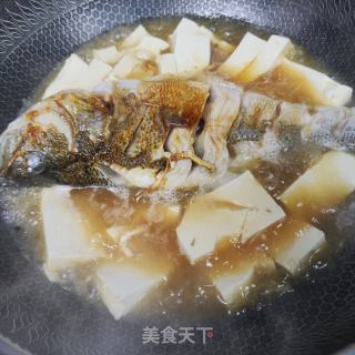 鲈鱼炖豆腐的做法步调：6