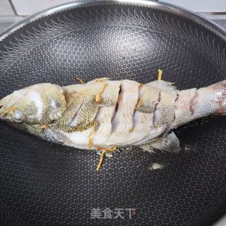 鲈鱼炖豆腐的做法步调：5