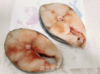 喷鼻煎马鲛鱼的做法步调：1