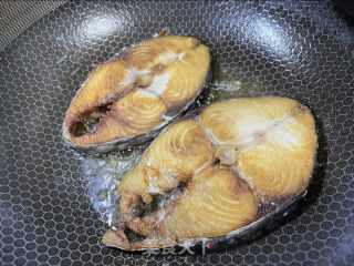 喷鼻煎马鲛鱼的做法步调：6