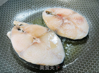 喷鼻煎马鲛鱼的做法步调：5