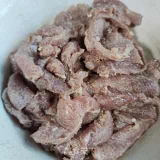 紫菜肉片汤的做法步调：1