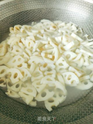 喷鼻辣藕片的做法步调：3