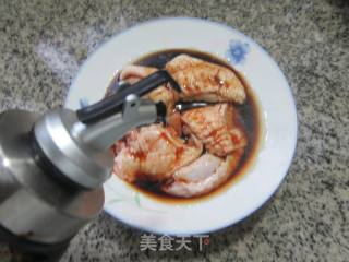 鸡翅中包鹌鹑蛋的做法步调：3