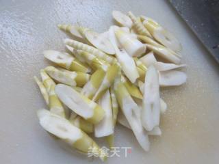 家山笋炒年夜娃娃菜的做法步调：2