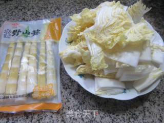 家山笋炒年夜娃娃菜的做法步调：1