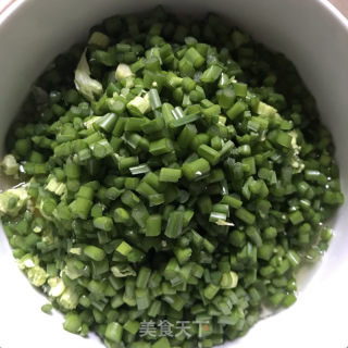 韭薹炒鸡蛋的做法步调：2