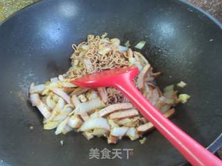 喷鼻干明白菜炒荞麦里的做法步调：9