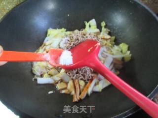 喷鼻干明白菜炒荞麦里的做法步调：8