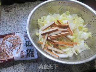 喷鼻干明白菜炒荞麦里的做法步调：1