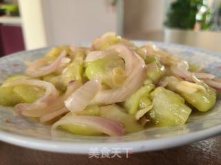 丝瓜炒洋葱的做法步调：5