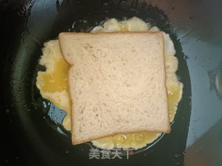 鸡蛋煎吐司的做法步调：5