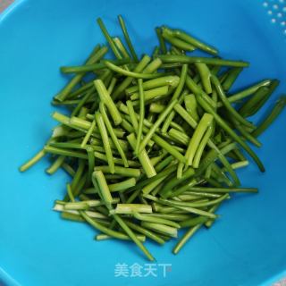 浑炒白薯叶的做法步调：2