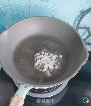 洋葱炒西葫芦的做法步调：3