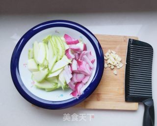 洋葱炒西葫芦的做法步调：2
