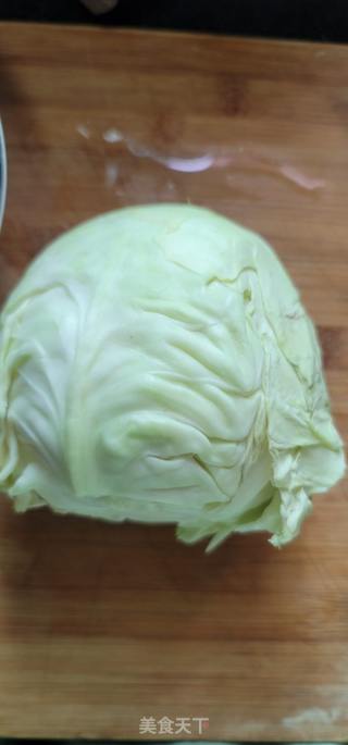 葱油淋脚撕包菜的做法步调：1