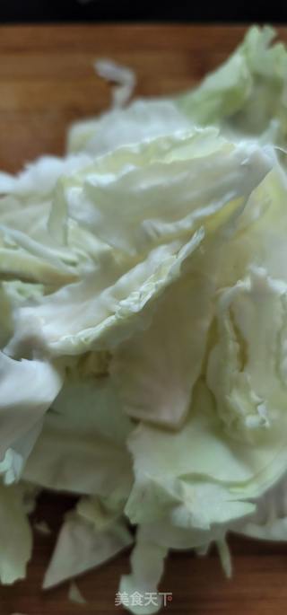 葱油淋脚撕包菜的做法步调：2