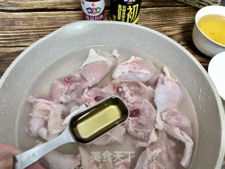 三杯鸡的做法步调：2