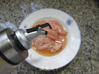 白椒鸡胸肉炒喷鼻干的做法步调：3