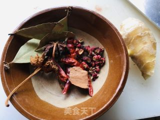 白烧肉烩菜的做法步调：3