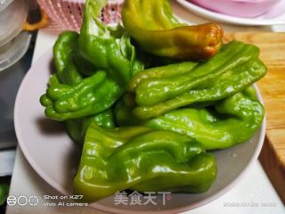 青椒酿肉的做法步调：1