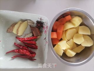 白烧牛腩的做法步调：4