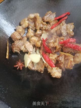 白烧牛腩的做法步调：6