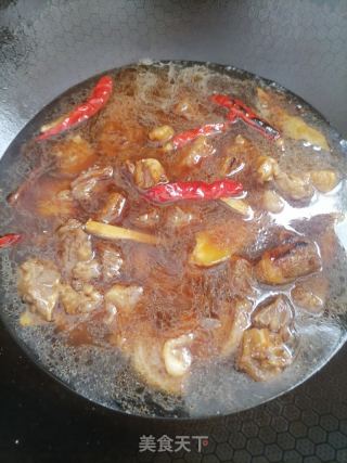 白烧牛腩的做法步调：7