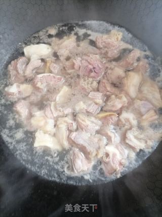 白烧牛腩的做法步调：3