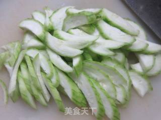 肉螺炒丝瓜的做法步调：4