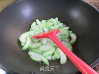 肉螺炒丝瓜的做法步调：5