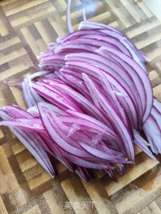 凉拌金针菇洋葱丝的做法步调：2
